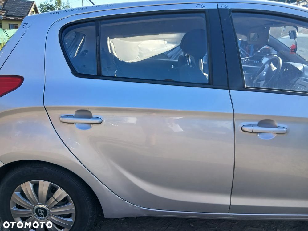 Hyundai I20 08- 1.2 B G4la SIlnik skrzynia  drzwi zderzak maska błotnik klapa  lakier FG - 4