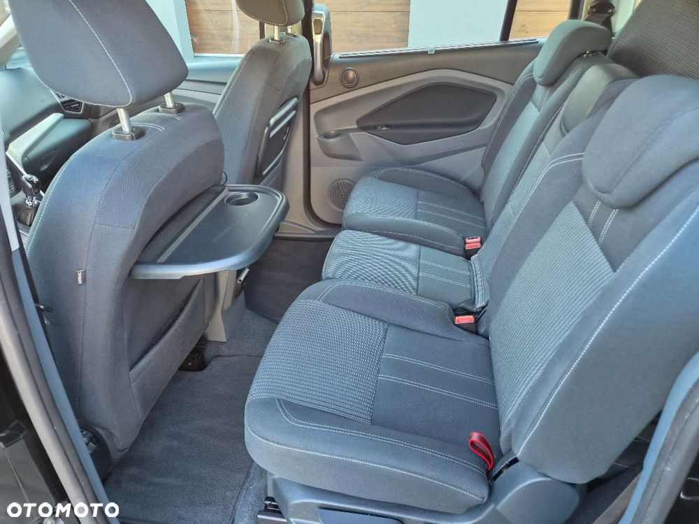 Ford Grand C-MAX - 17