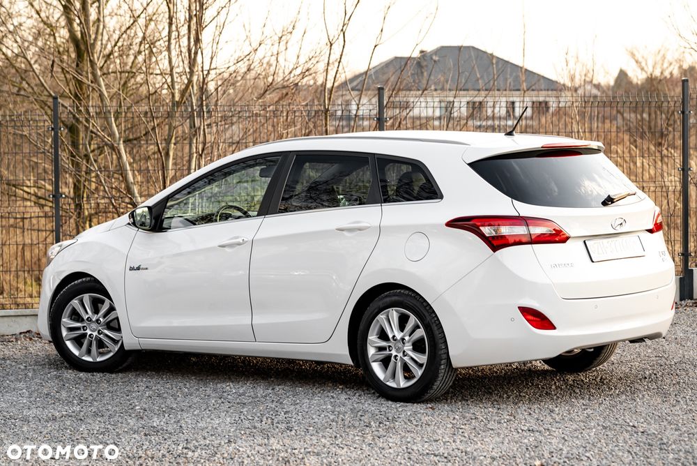Hyundai i30 i30cw 1.6 Trend - 10