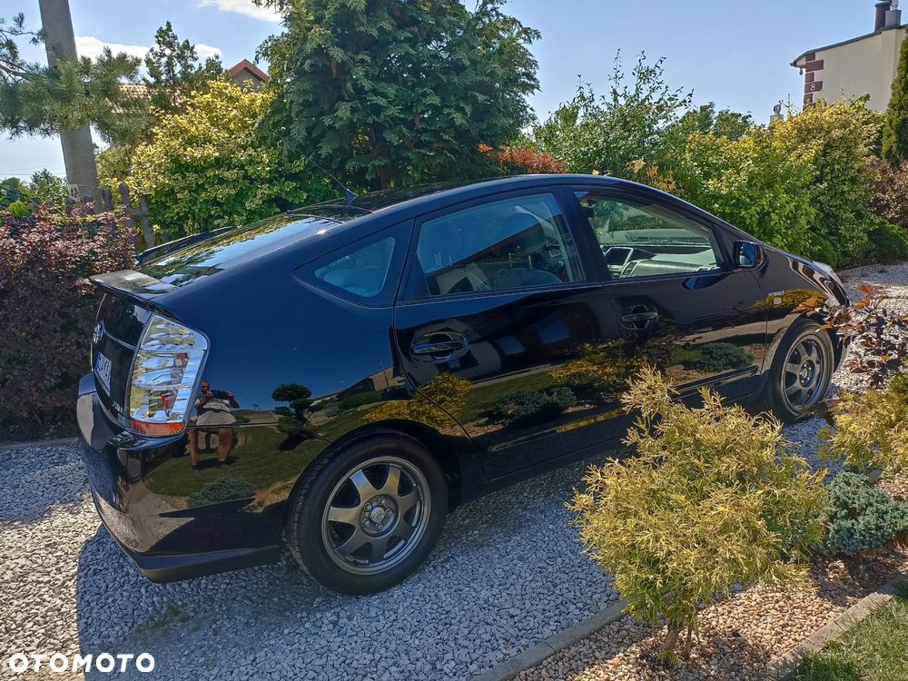 Toyota Prius (Hybrid) Executive - 7