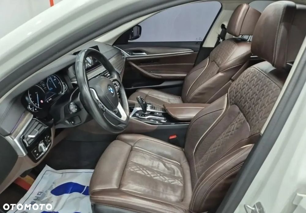 BMW Seria 5 530i Luxury Line - 9