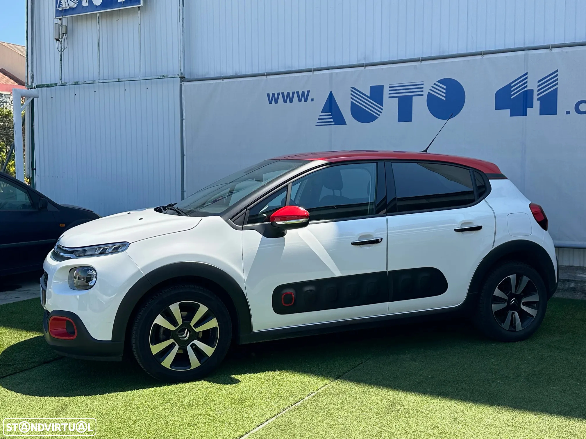 Citroën C3 1.2 PureTech Shine - 2