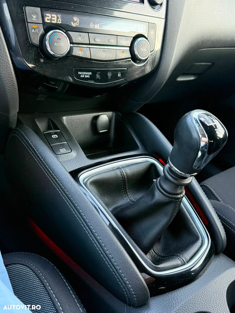 Nissan Qashqai 1.5 DCI Start/Stop N-Connecta - 15