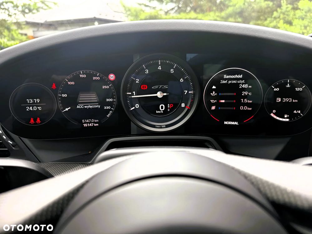 Porsche 911 Carrera 4 GTS - 10