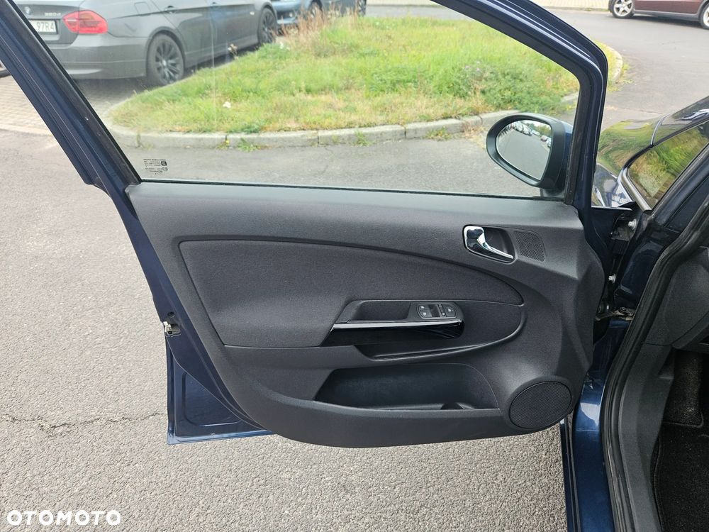 Opel Corsa 1.4 16V Cosmo - 10