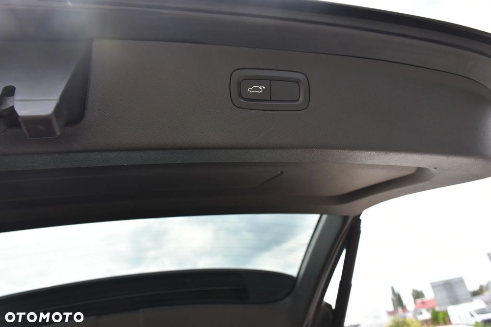 Volvo XC 90 D5 SCR AWD R-Design - 30