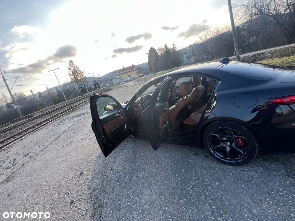 Alfa Romeo Giulia 2.0 Turbo 16V AT8 Veloce Ti - 10