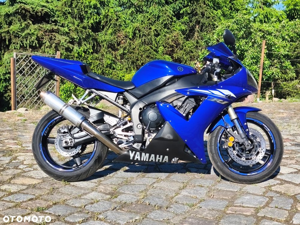Yamaha R1 - 4