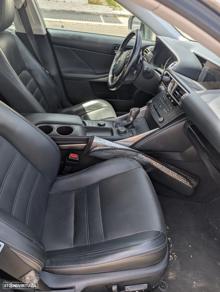Lexus IS 300H Executive+ - 12
