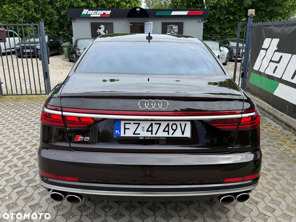 Audi S8 - 7