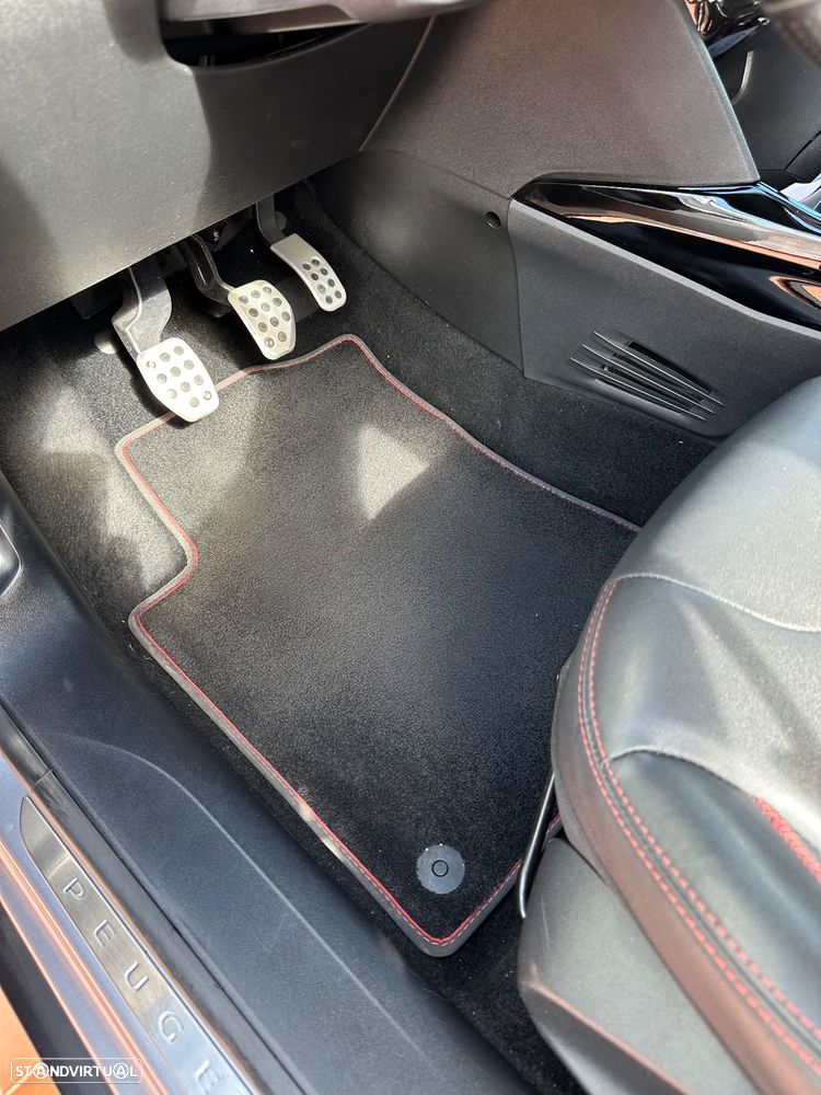 Peugeot 2008 1.6 BlueHDi GT Line - 17