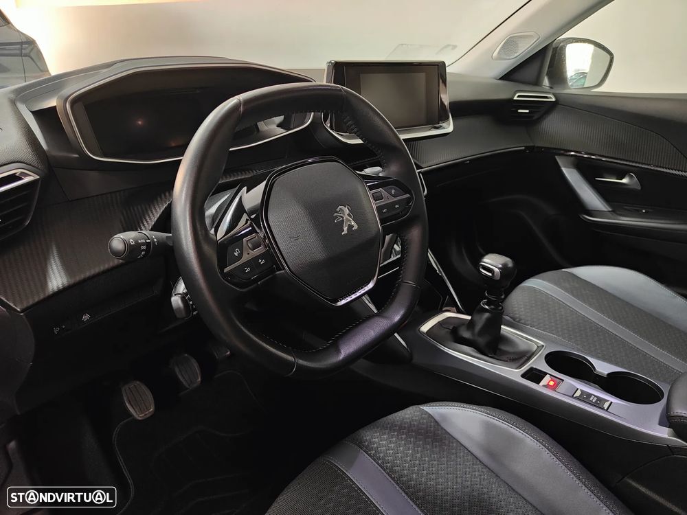 Peugeot 2008 1.2 PureTech Allure - 32