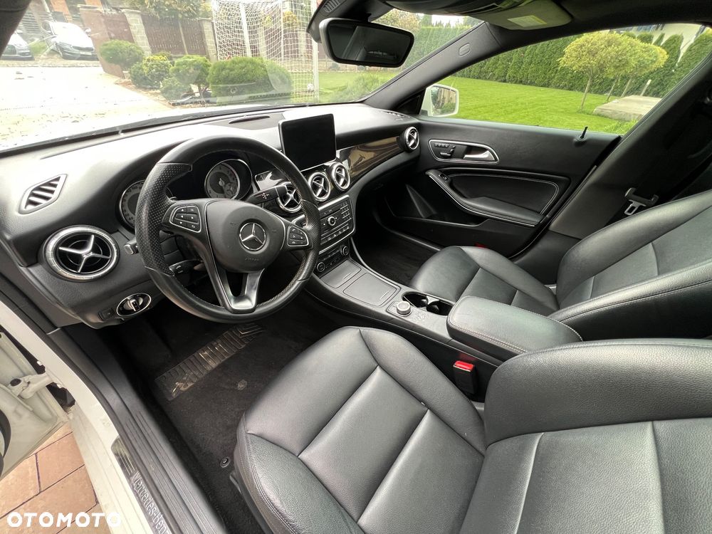 Mercedes-Benz CLA 250 4Matic 7G-DCT AMG Line - 15