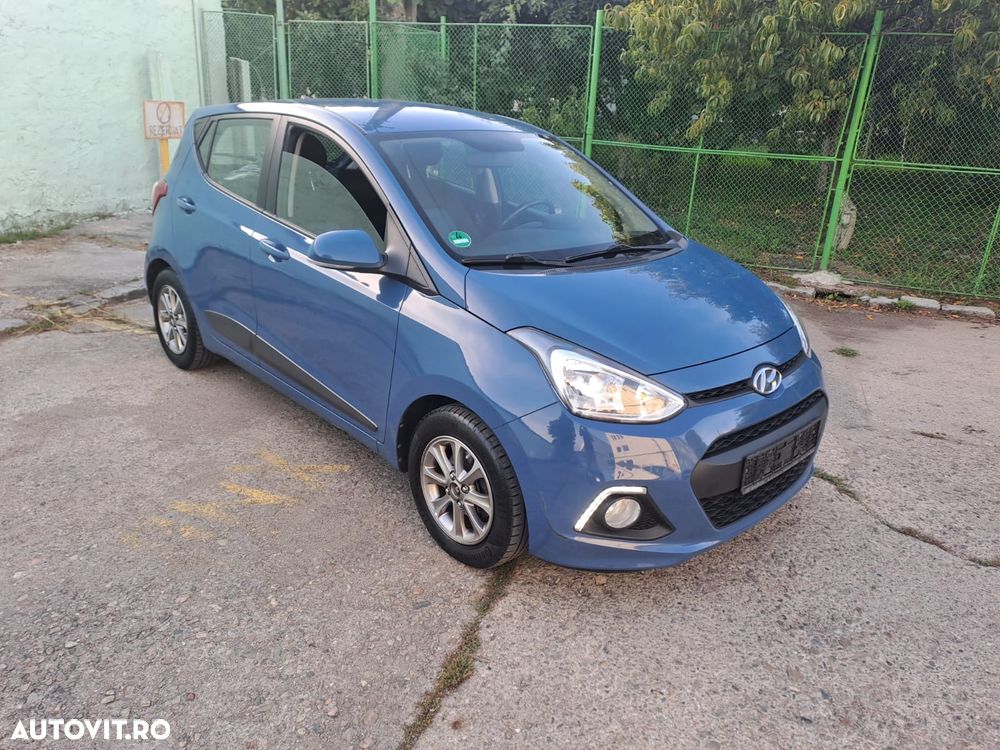 Hyundai i10 1.0 Fifa World Cup Edition - 12