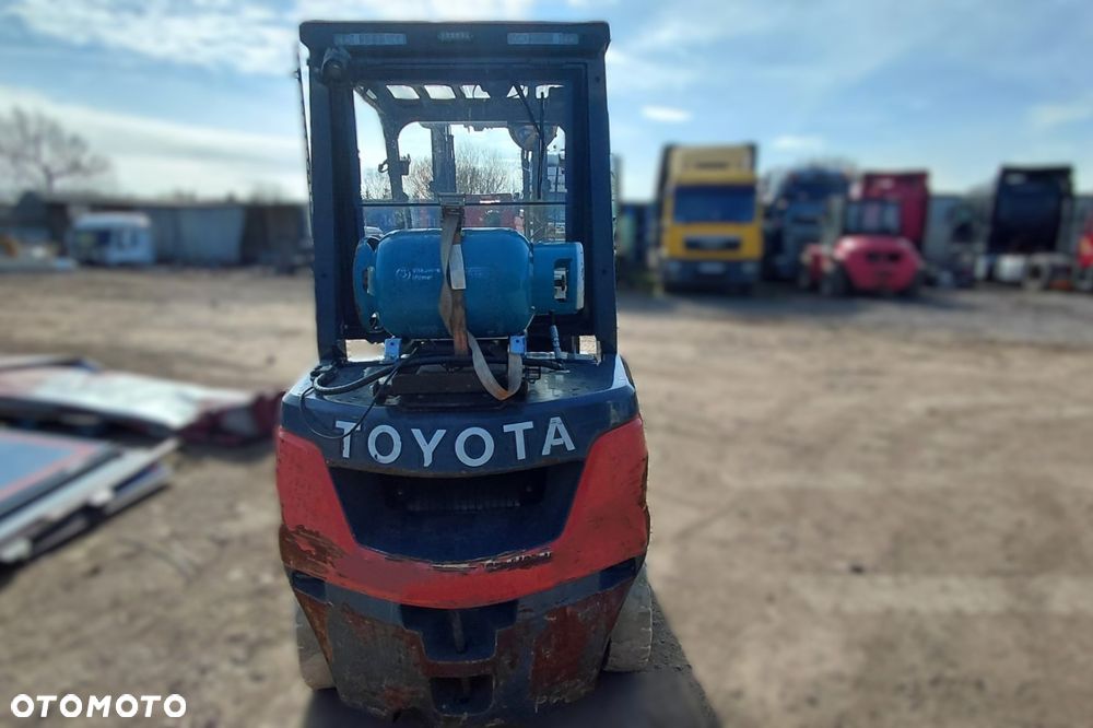 Toyota 8FGF25 GAZ 2.5T UDŻWIG 3.3M - 2