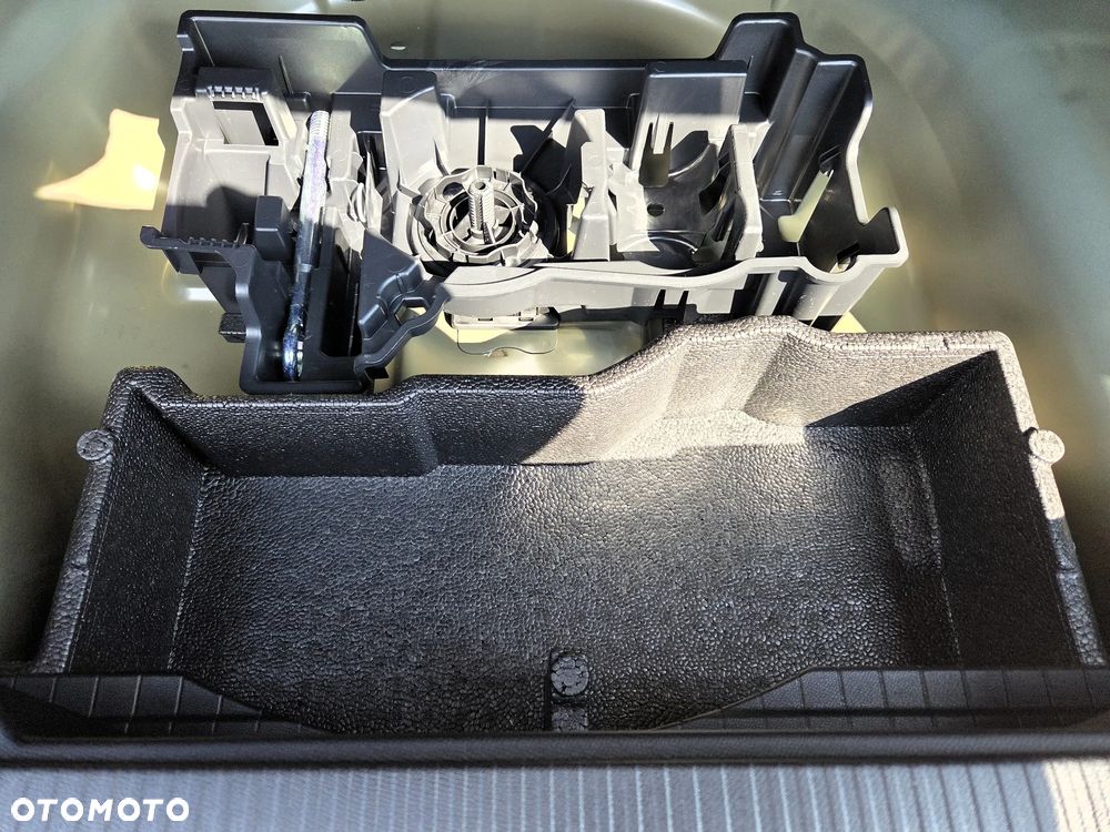 Peugeot 2008 PureTech mHEV Allure e-DCS6 - 13