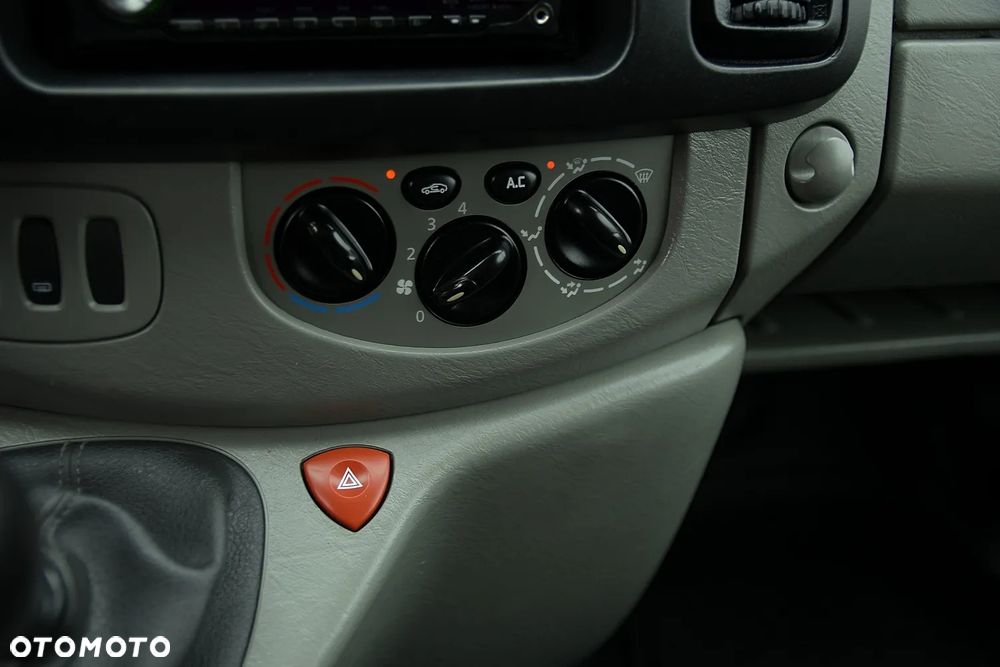 Renault TRAFIC 2.0 dCi 115KM * LONG * Z Niemiec * KLIMA * IDEALNY STAN! - 33