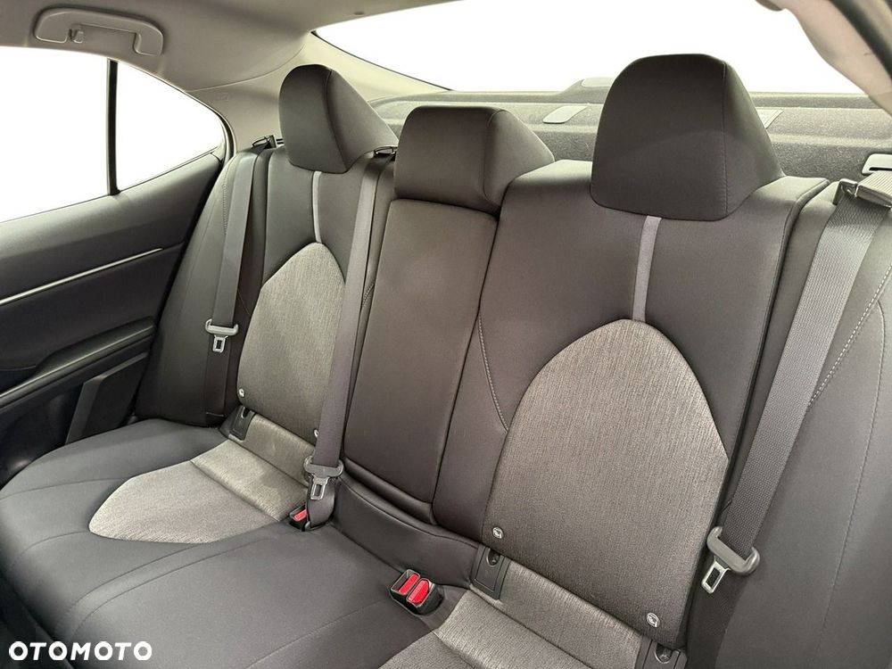 Toyota Camry - 13