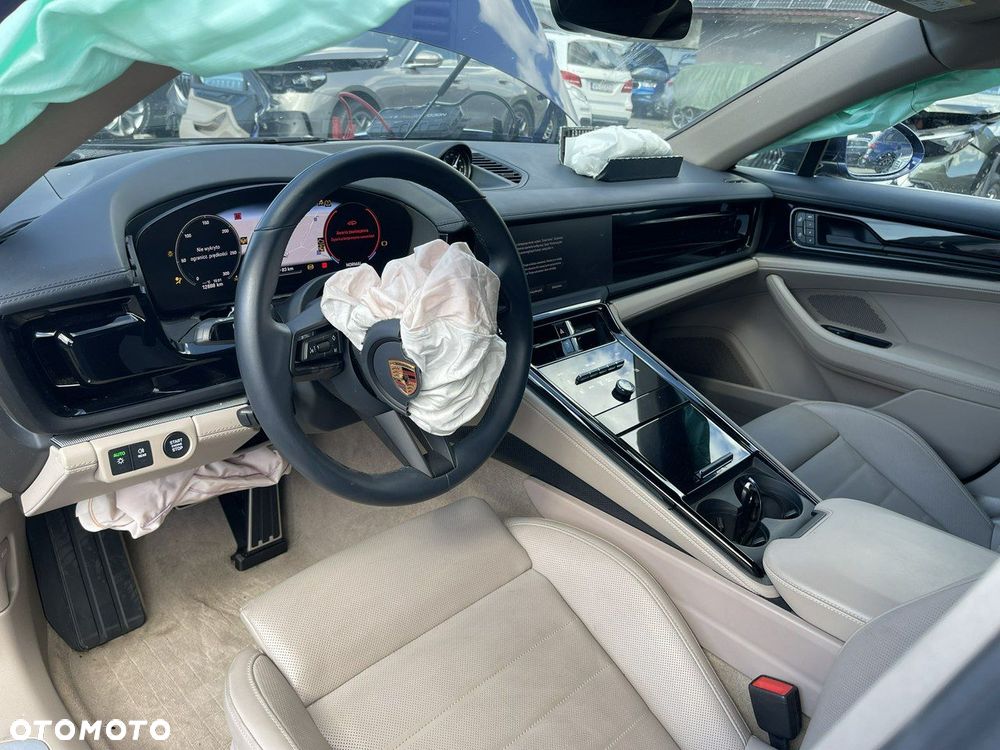 Porsche Panamera 4 - 12