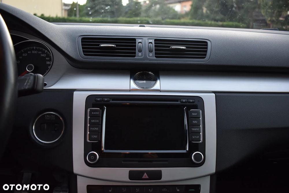 Volkswagen Passat 2.0 TDI BlueMotion Technology Exclusive - 23