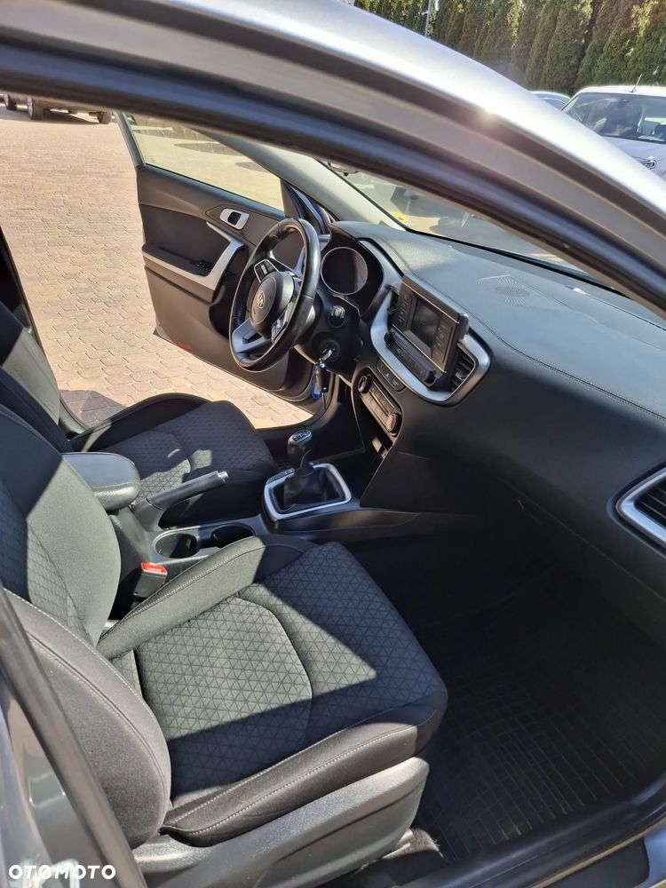 Kia Ceed 1.6 CRDi mHEV M - 11