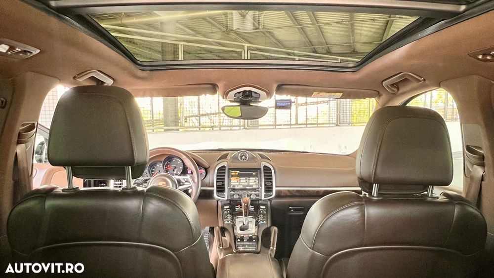 Porsche Cayenne - 8