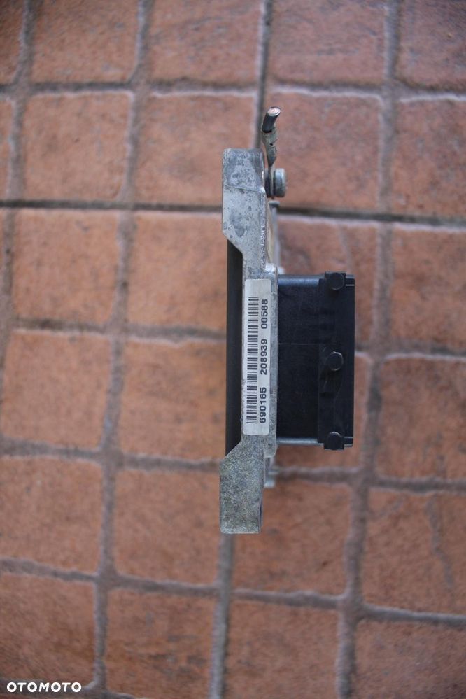 KOMPUTER STEROWNIK SILNIKA OPEL CORSA D 1.0 55557932 - 4