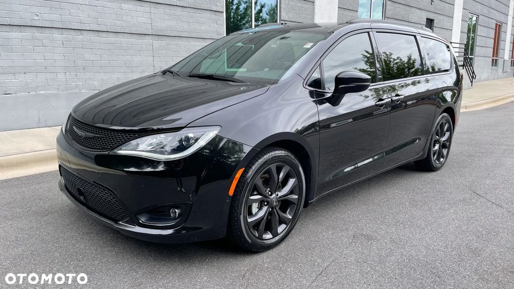 Chrysler Pacifica - 2