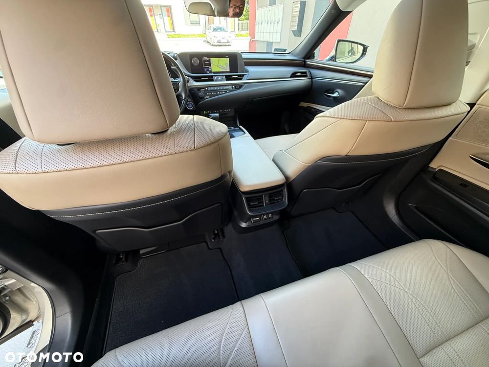 Lexus ES 300h Prestige - 21