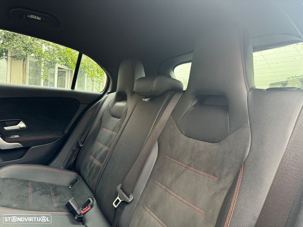 Mercedes-Benz A 250 e AMG Line - 13