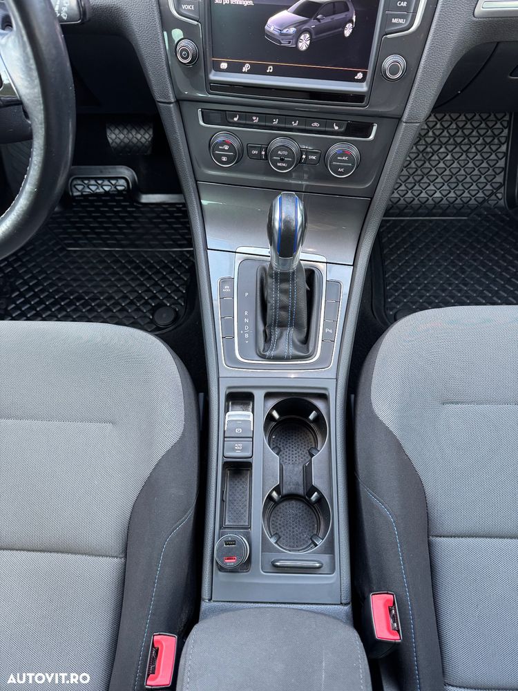 Volkswagen e-Golf - 11