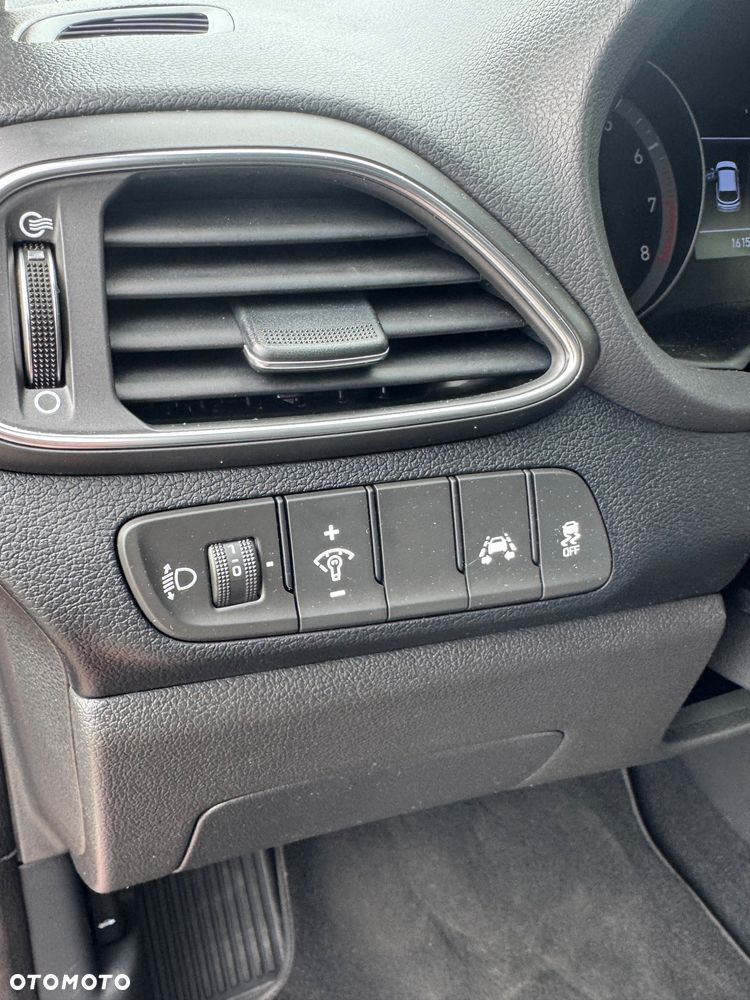 Hyundai i30 1.4 T-GDI YES - 19