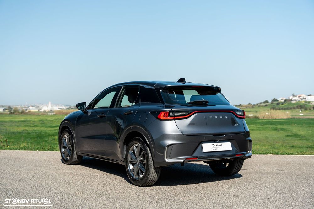 Lexus LBX Elegant - 3