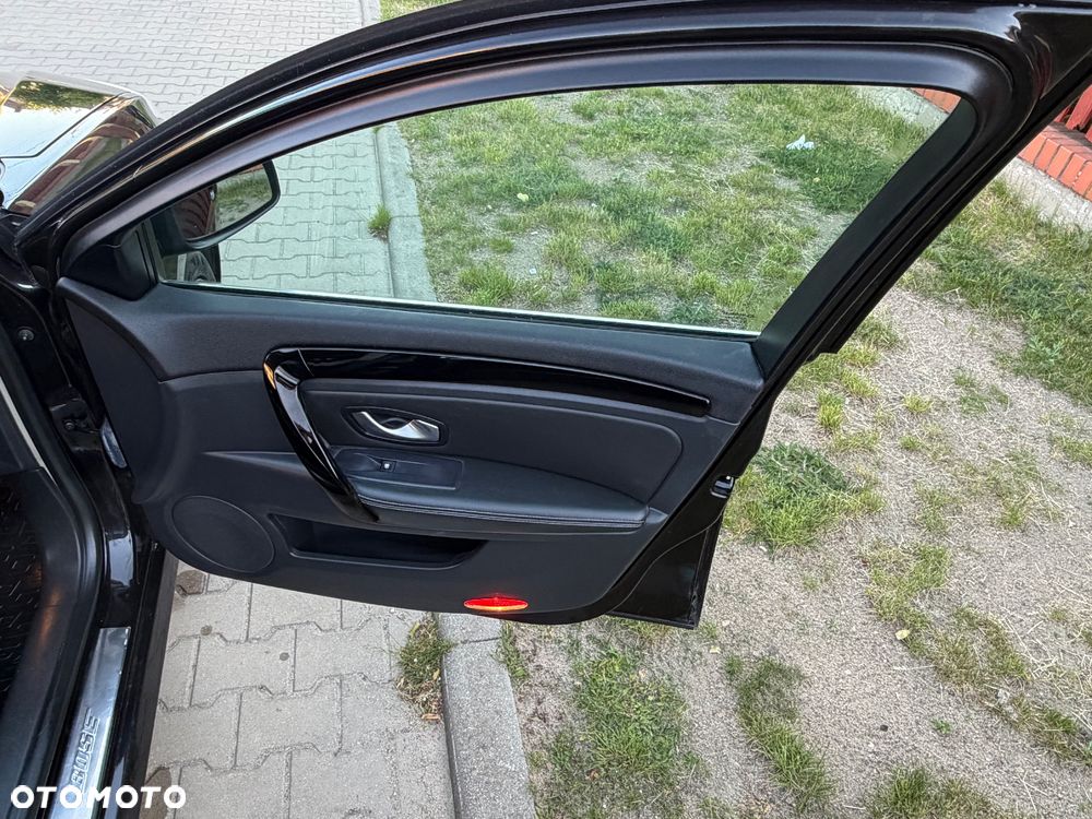 Renault Laguna dCi 150 FAP Start-Stop Bose Edition - 38