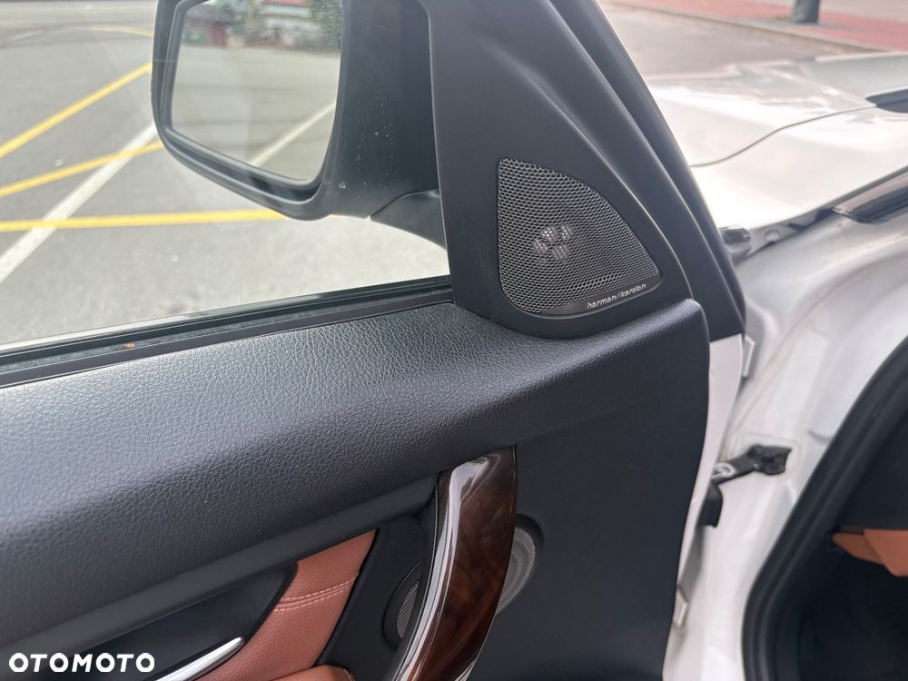 BMW Seria 3 328i Luxury Line - 9