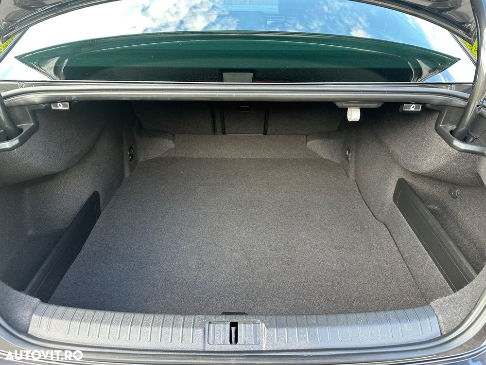 Volkswagen Passat - 12