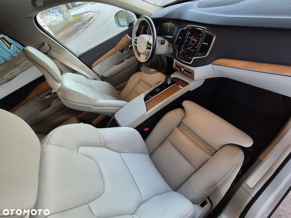 Volvo XC 90 B5 D AWD Momentum Pro - 23