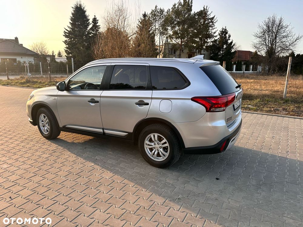Mitsubishi Outlander - 18