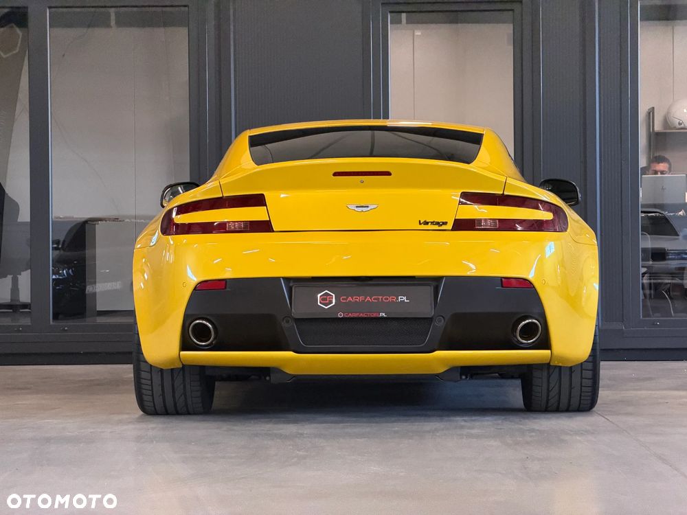 Aston Martin V8 Vantage - 21