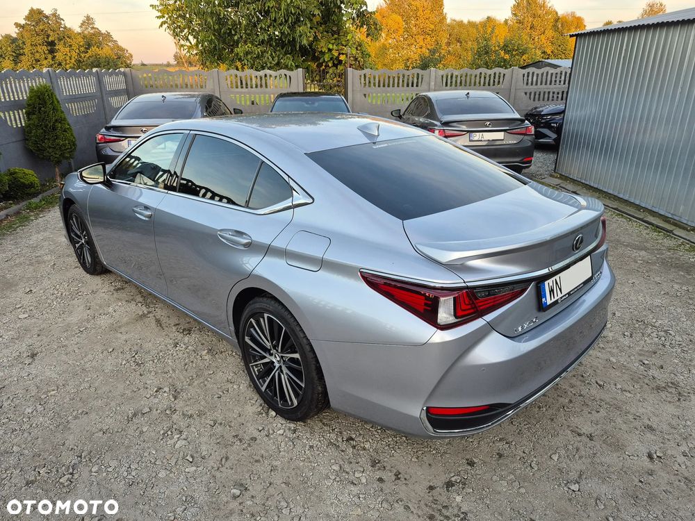 Lexus ES 300h Prestige - 4