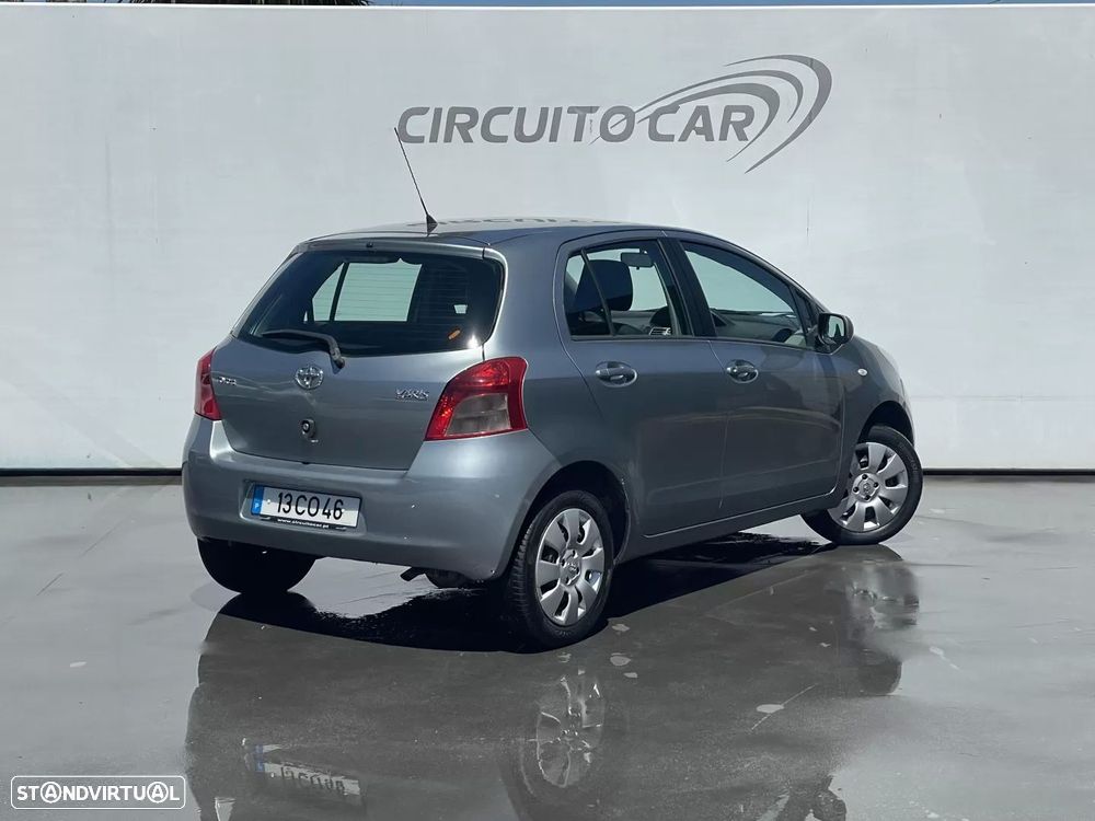 Toyota Yaris 1.0 VVT-i AC Manual - 9
