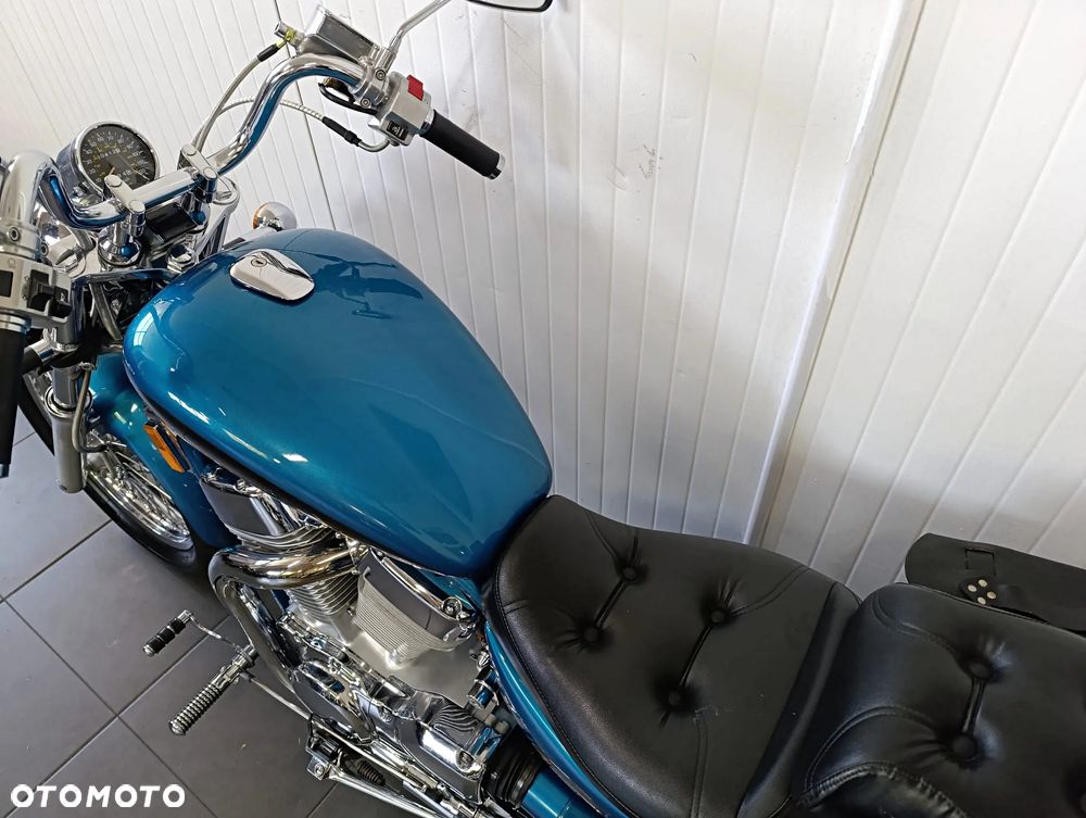 Suzuki Intruder - 11