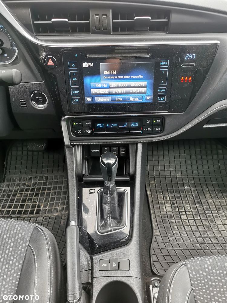 Toyota Corolla 1.6 Executive MS - 22