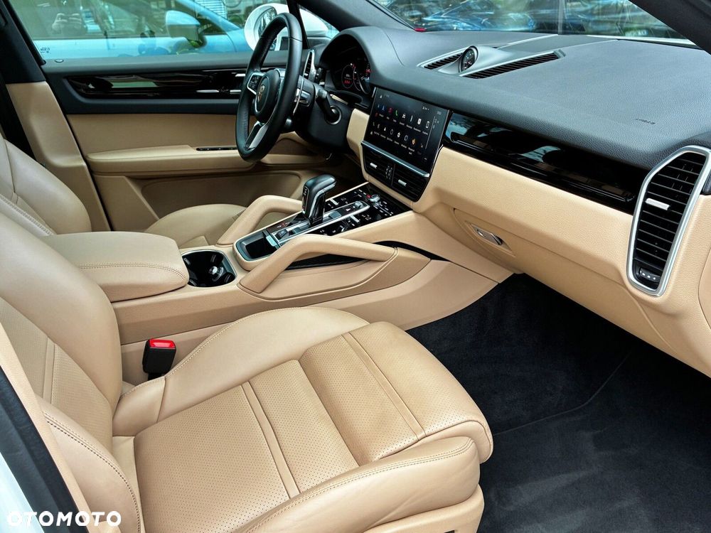 Porsche Cayenne - 40