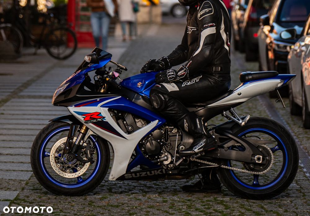 Suzuki GSX-R - 1