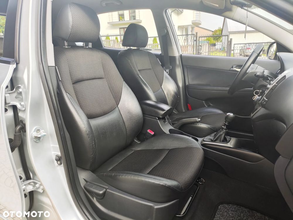 Hyundai i30 i30cw 2.0 Style - 14