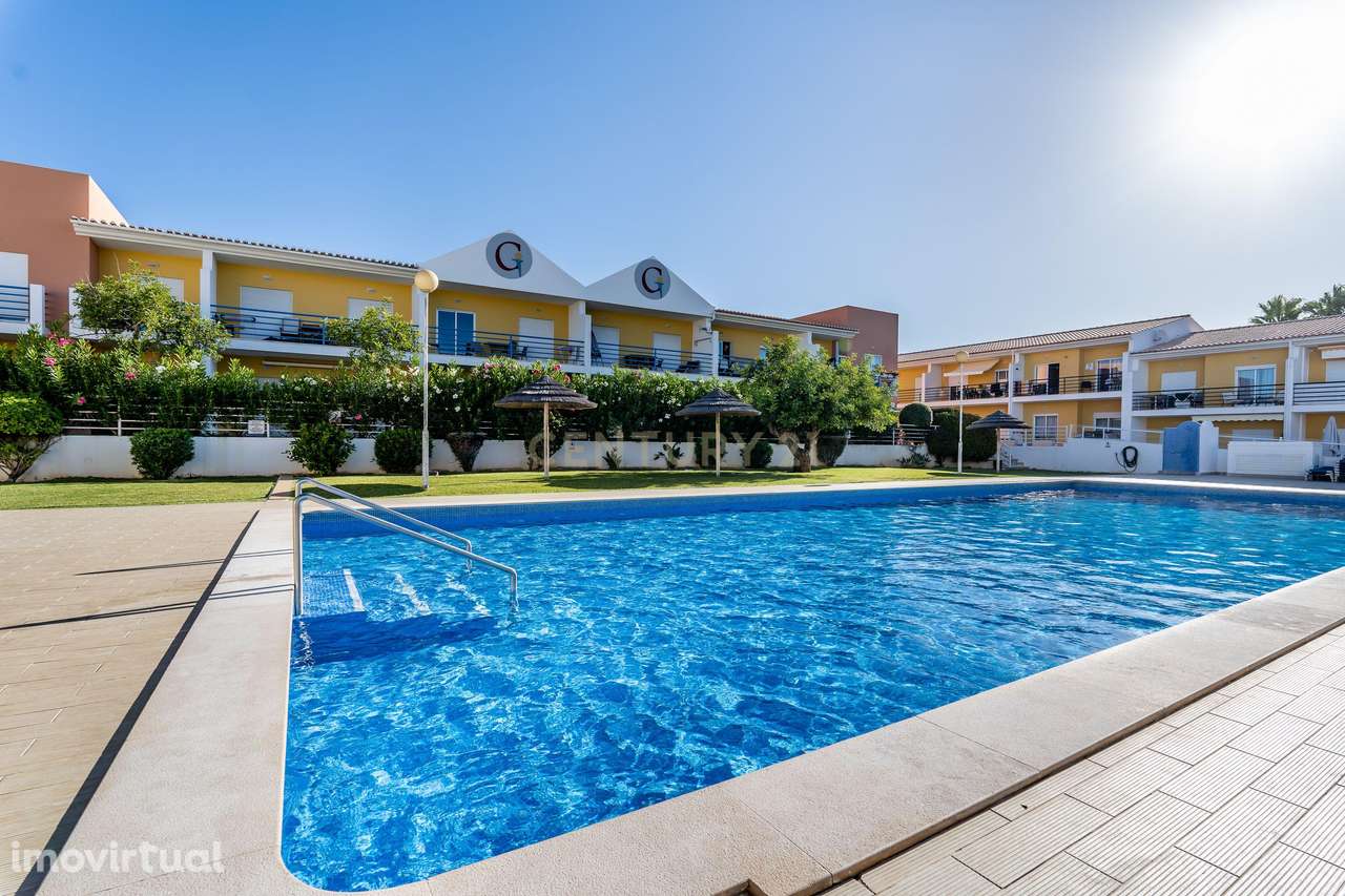 Apartamento T2 com Piscina e Garagem – a 5 minutos da Praia da Galé - Grande imagem: 2/27