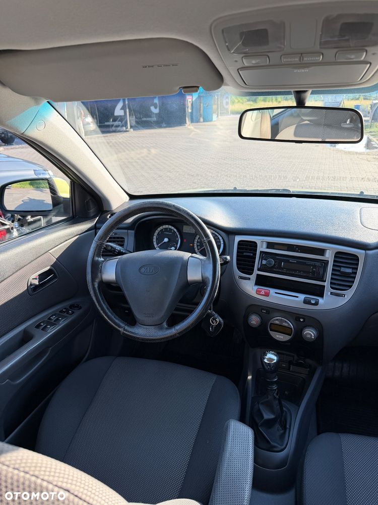 Kia Rio - 10