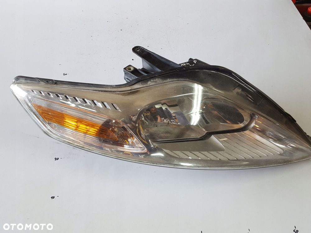 FORD KUGA MK1 LIFT 10-12r LAMPA PRAWA PRZÓD ANGLIK - 1