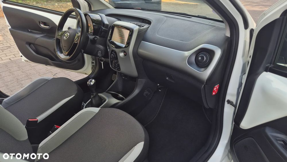 Toyota Aygo x-play - 19
